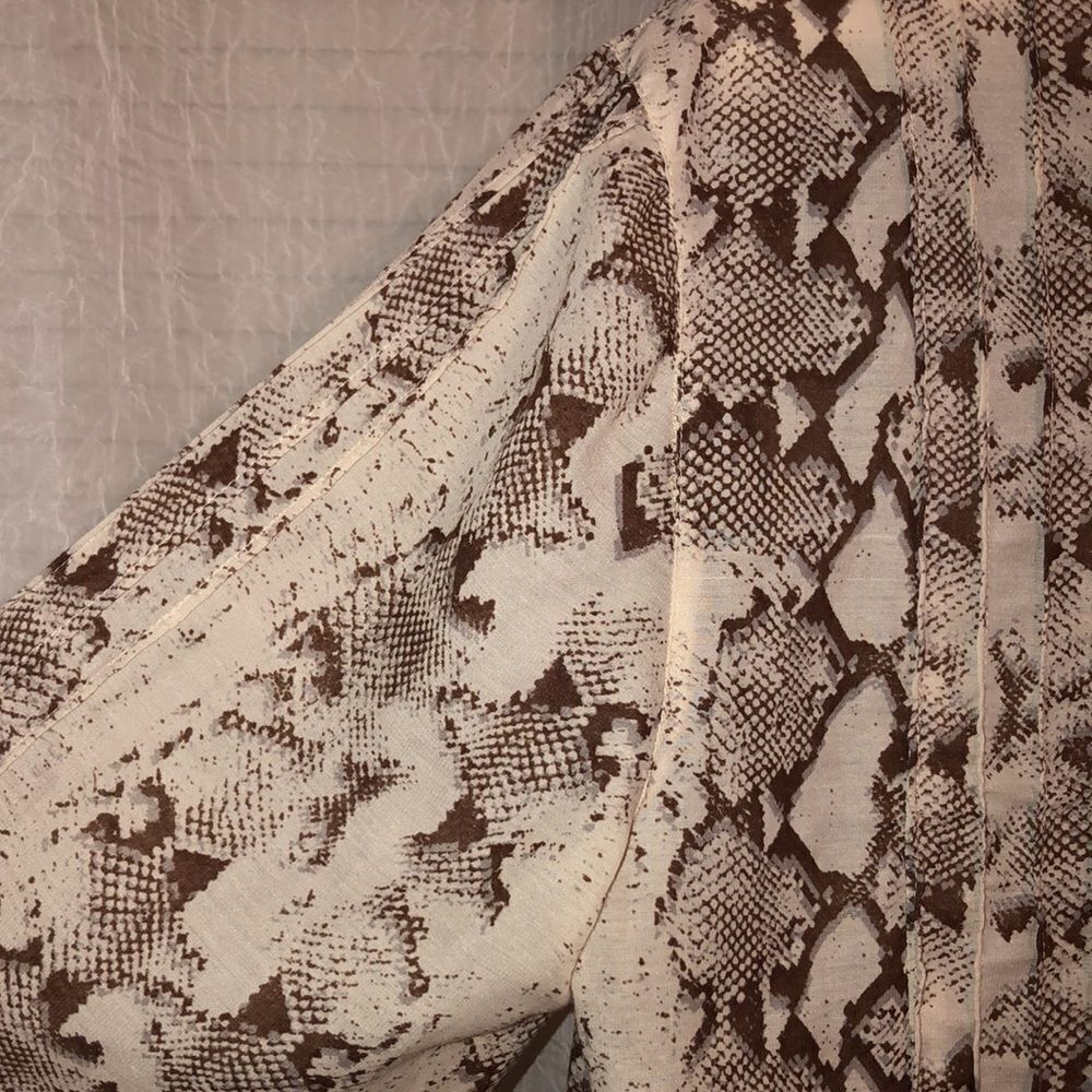 L Python Print Pullover Style V-Neck Long Sleeve … - image 7